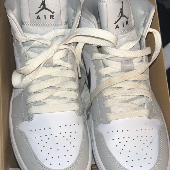 Air Jordan’s Dunk mid - Picture 2 of 4